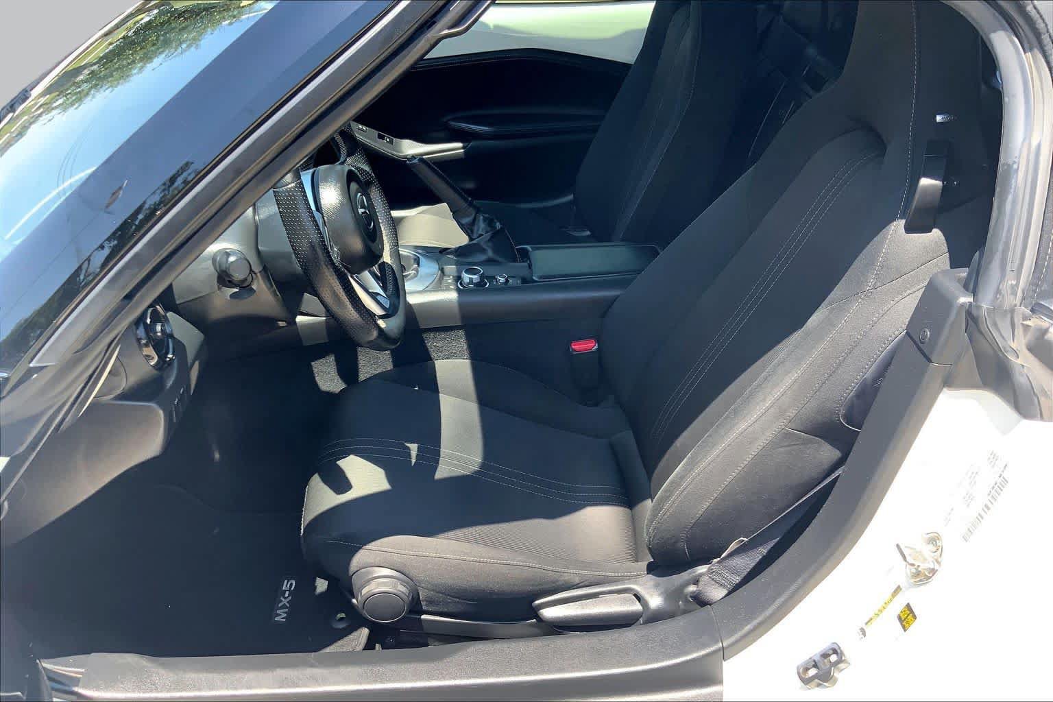 Used 2021 MAZDA MX-5 Miata Club RWD image 7