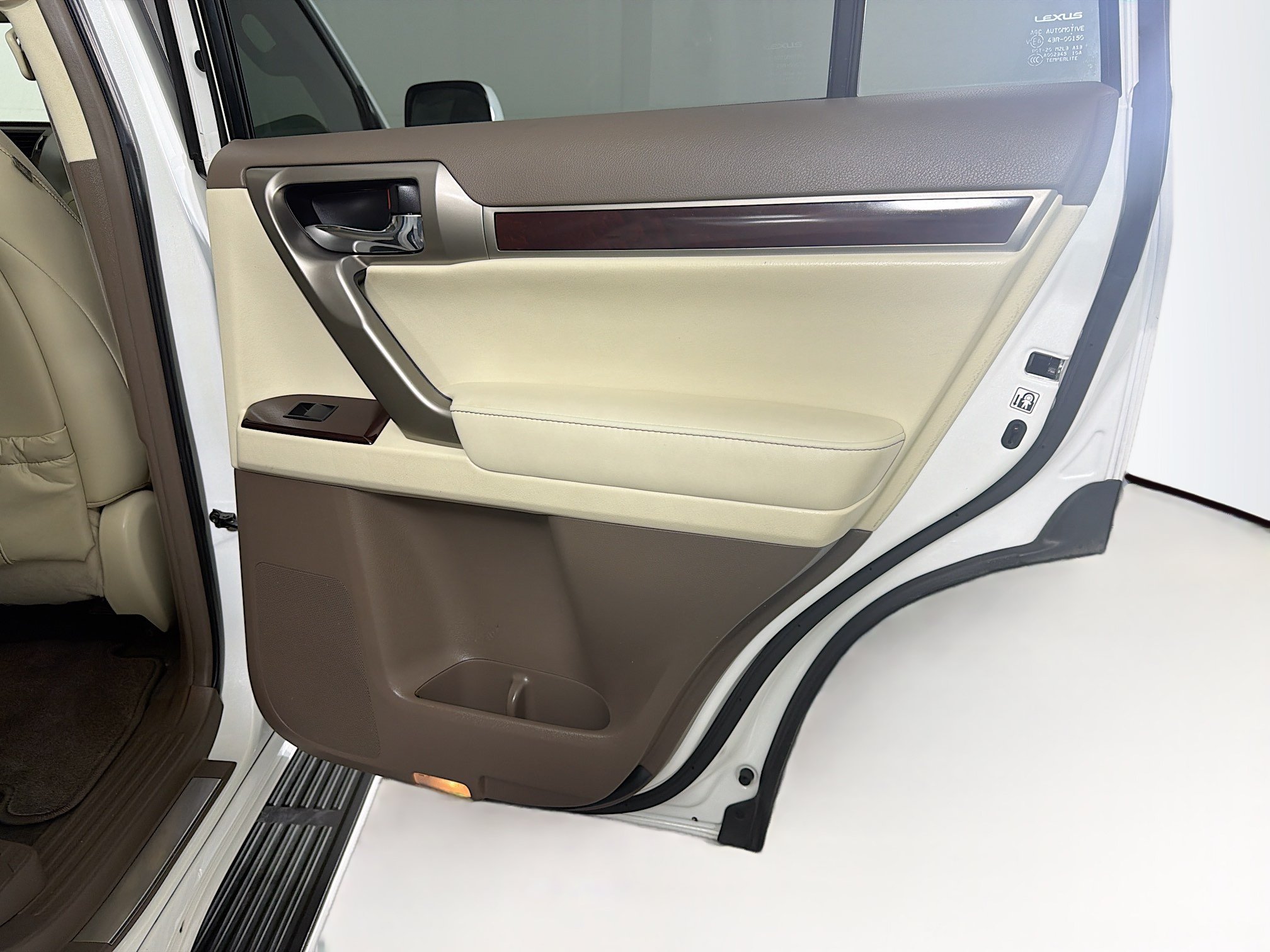 Used 2018 Lexus GX 460 Premium w/ Premium Package AWD/4WD image 29