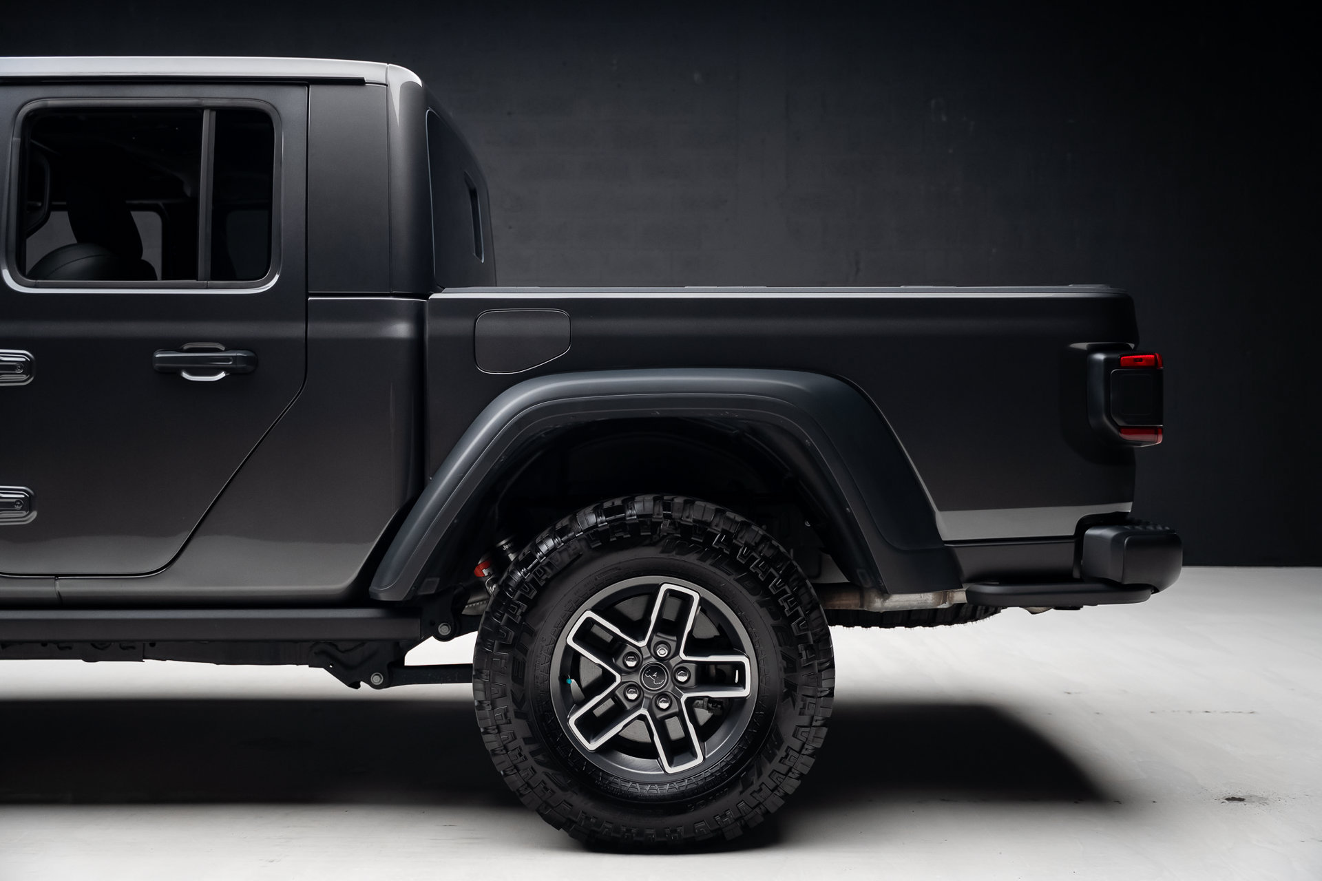 Used 2025 Jeep Gladiator Mojave w/ Steel Bumper Group AWD/4WD image 19