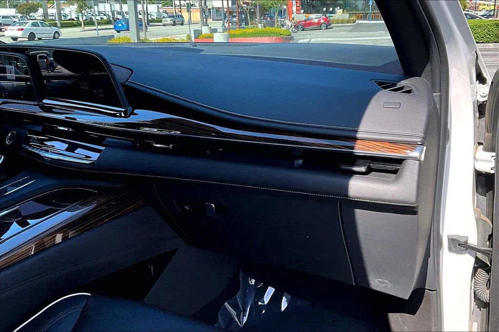 Used 2021 Cadillac Escalade Premium Luxury RWD image 17