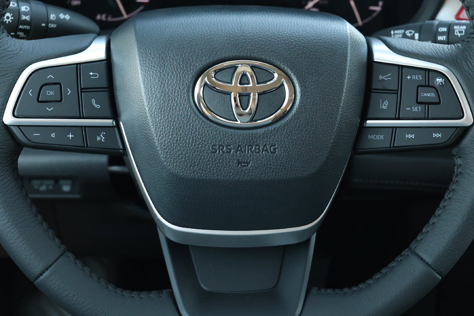 New 2026 Toyota Sienna XLE FWD image 18