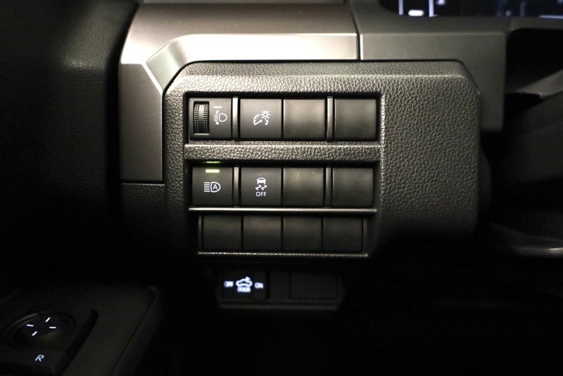 Certified 2025 Toyota Tacoma SR5 image 28