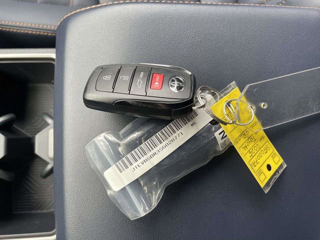 Used 2025 Toyota 4Runner Platinum image 32