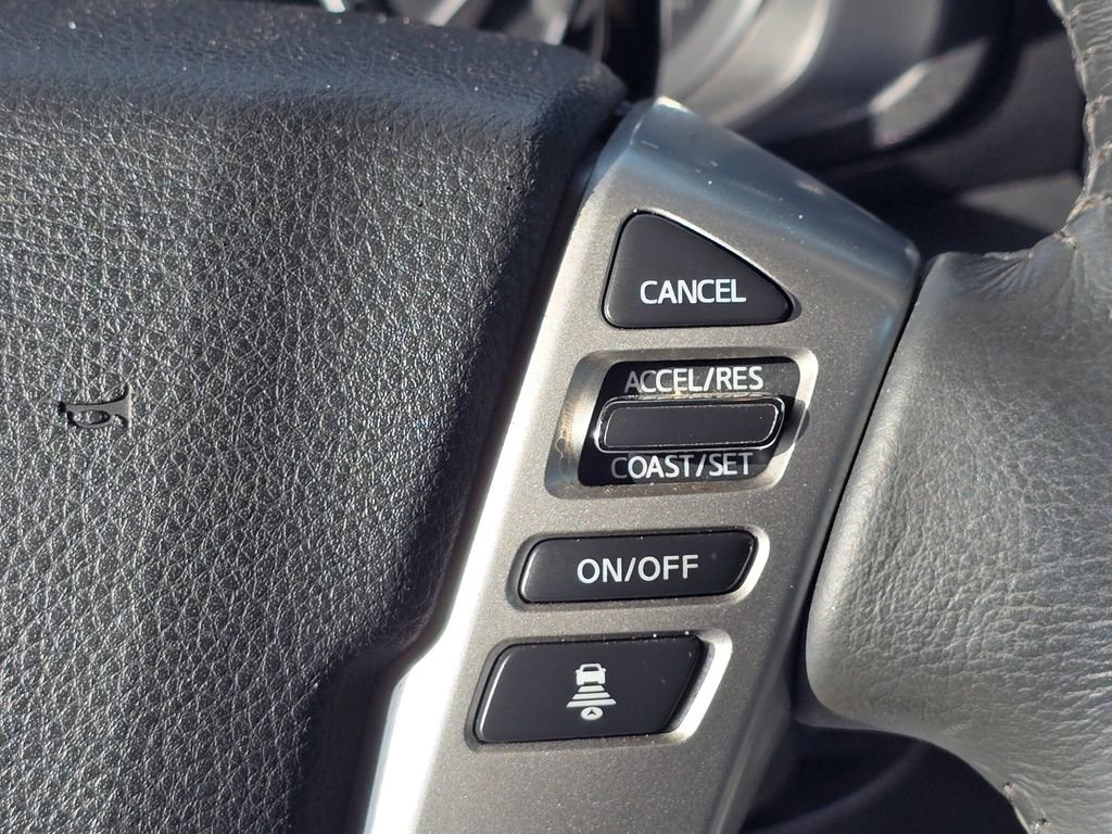 Used 2024 Nissan Titan SV w/ SV Convenience Package image 24