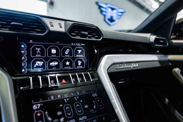 Used 2022 Lamborghini Urus image 25
