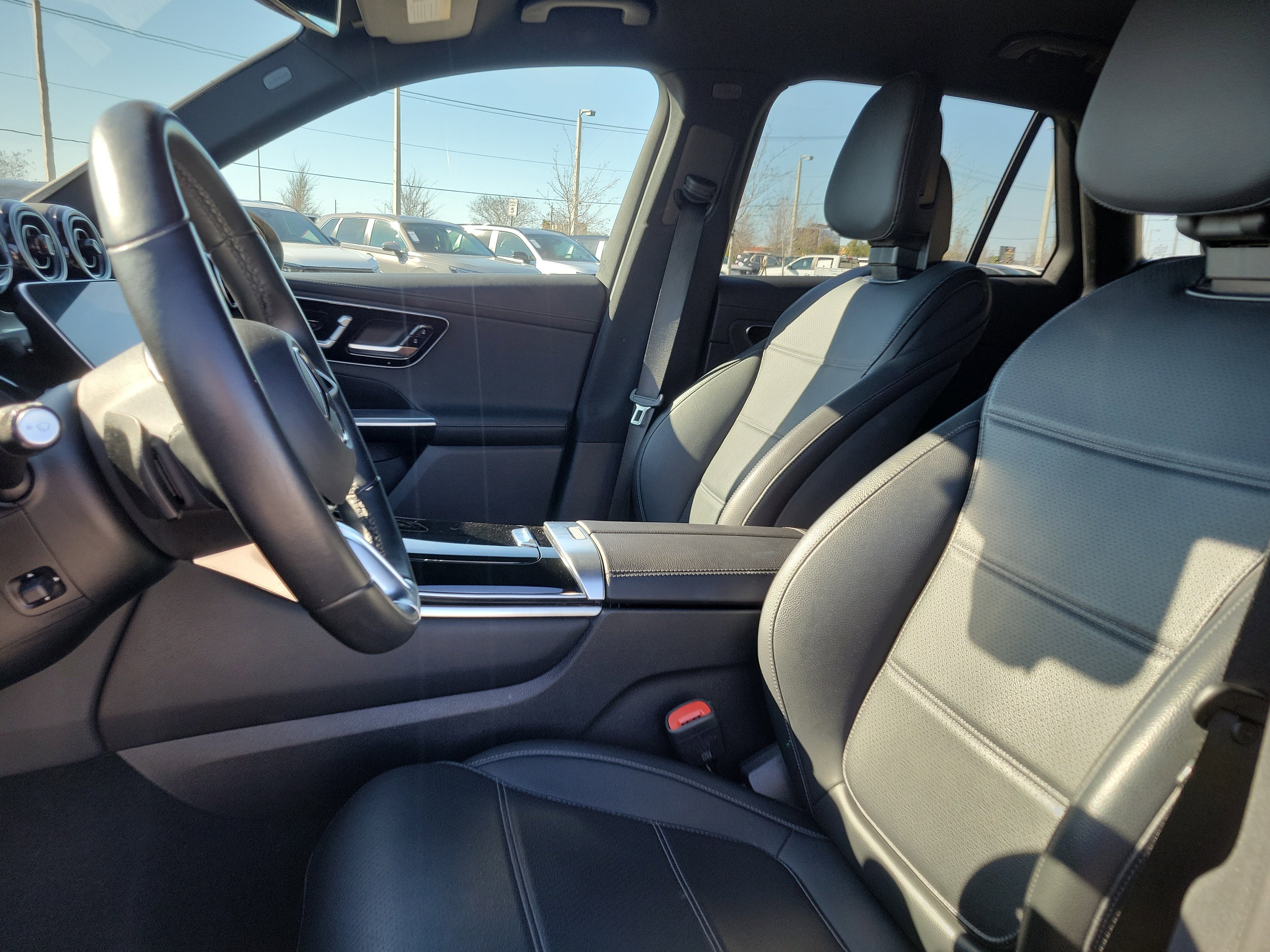 Used 2024 Mercedes-Benz GLC 300 w/ Winter Package image 22