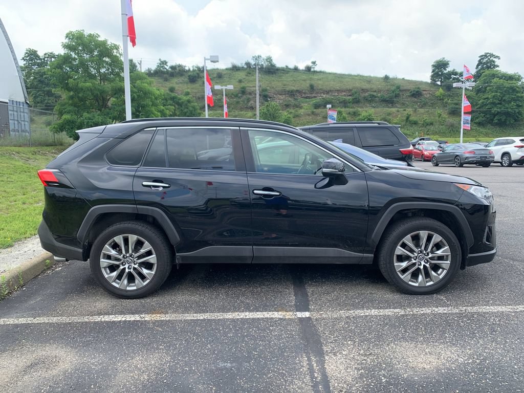 Used 2019 Toyota RAV4 Limited w/ Advanced Technology Package AWD/4WD image 2