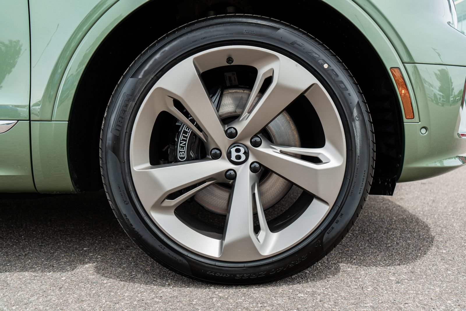 New 2026 Bentley Bentayga AWD/4WD image 16