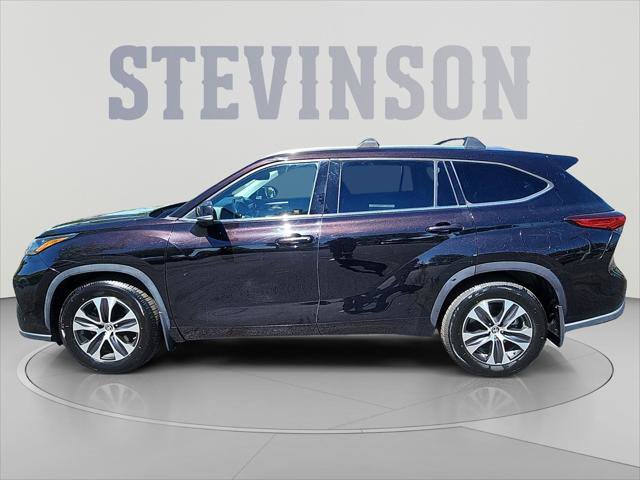 Certified 2020 Toyota Highlander XLE AWD/4WD image 2