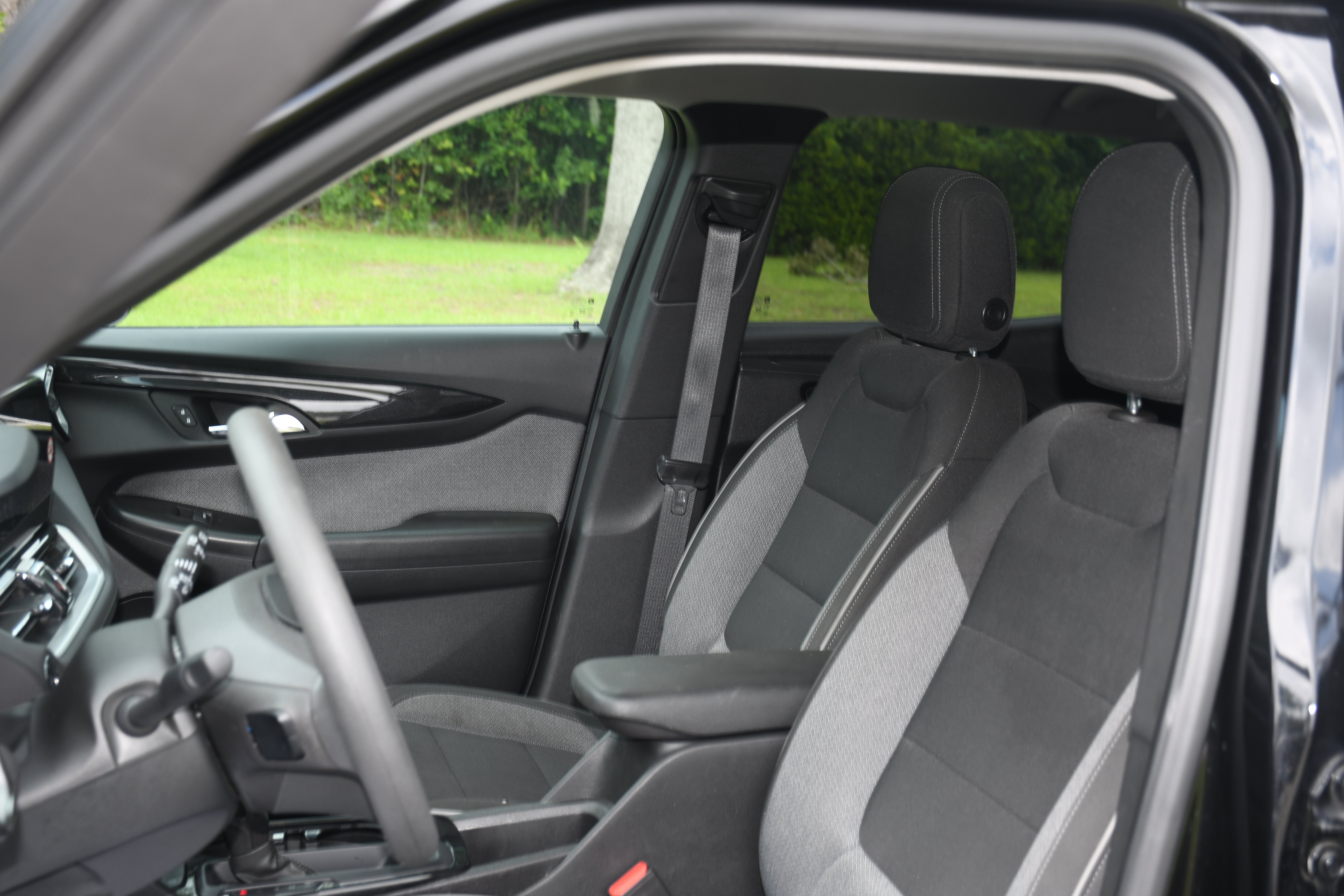Used 2025 Chevrolet TrailBlazer LT FWD image 11