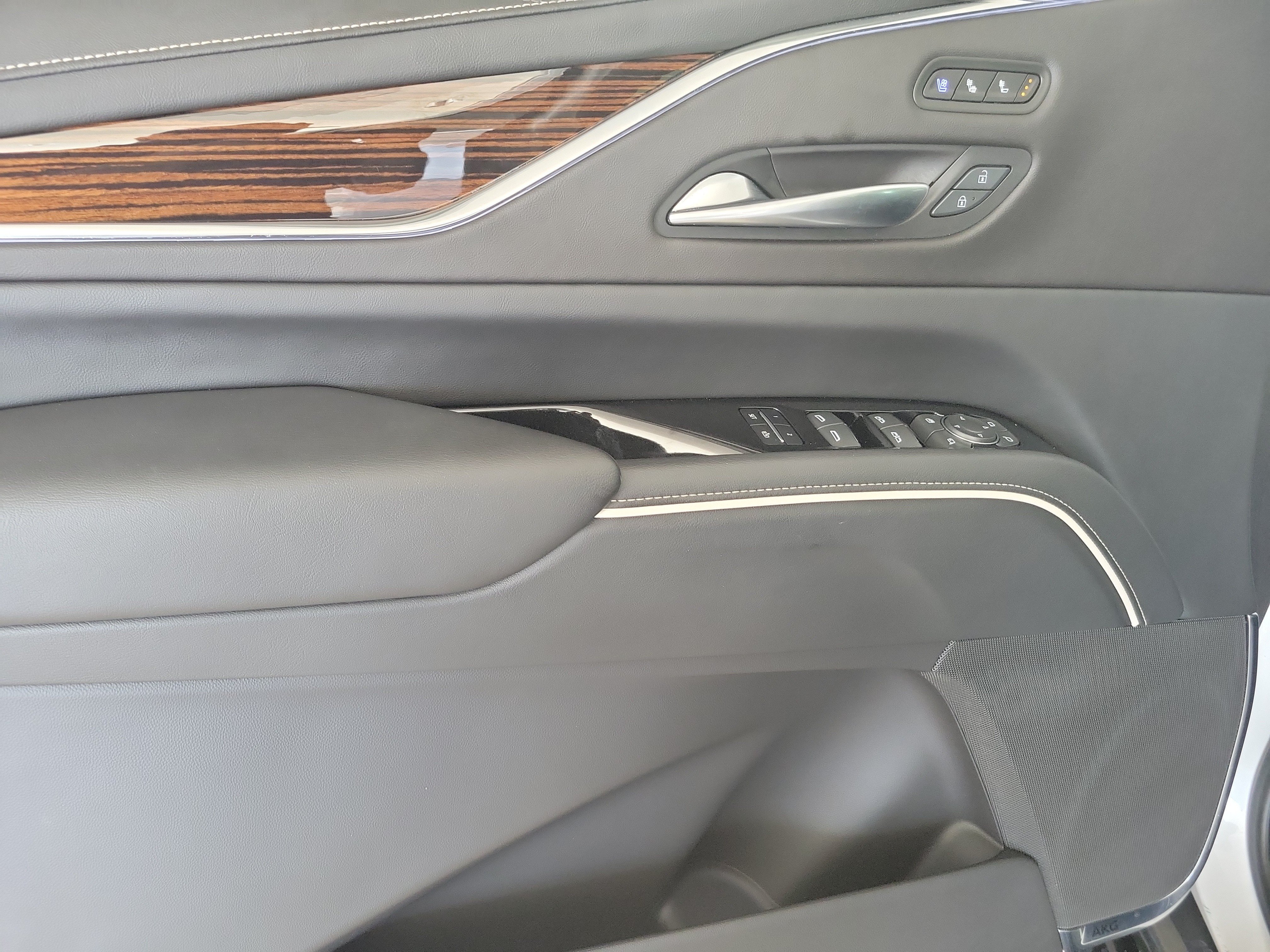 Used 2023 Cadillac Escalade Premium Luxury RWD image 22