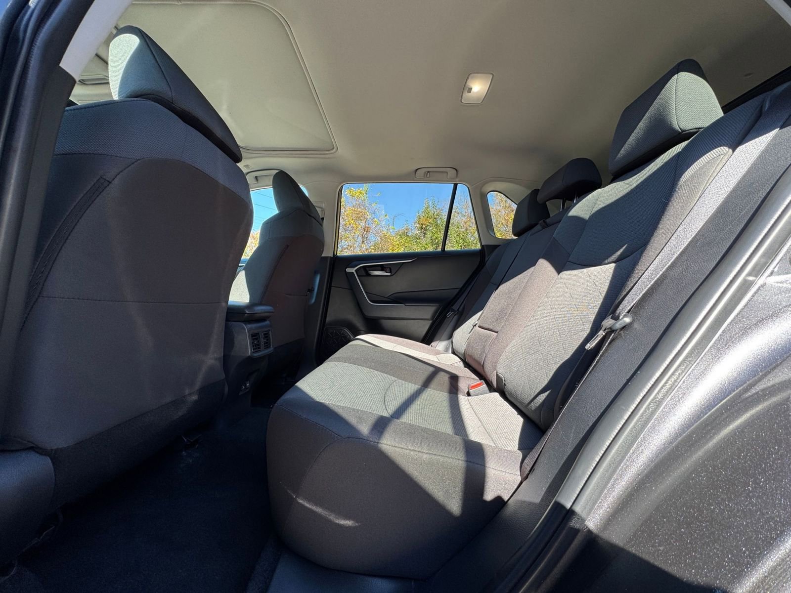 Used 2025 Toyota RAV4 XLE image 21