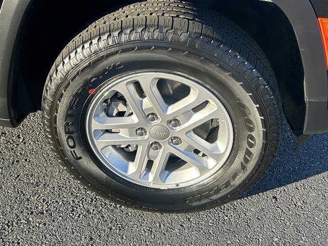 New 2025 Jeep Grand Cherokee Laredo image 25