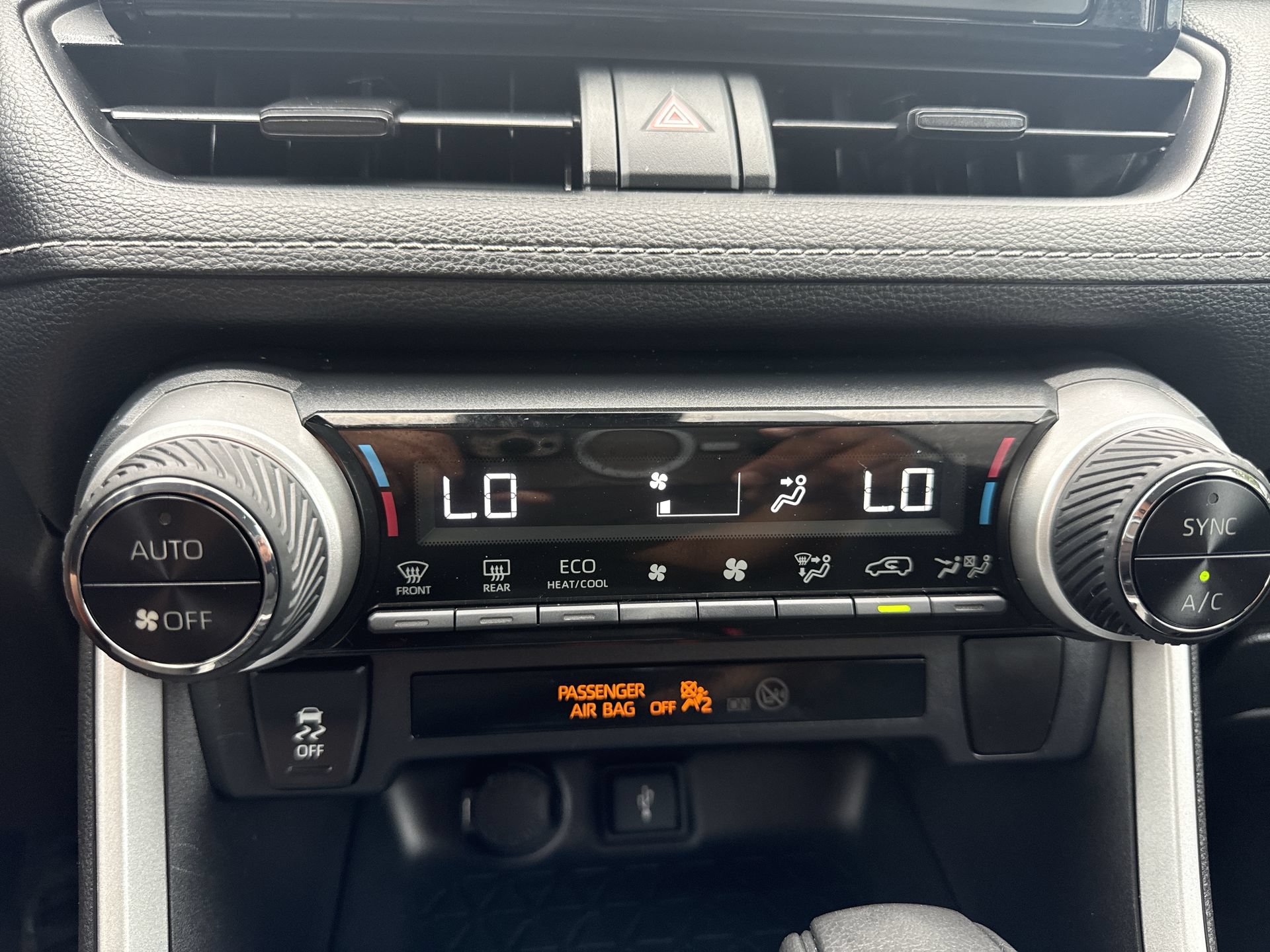 Used 2021 Toyota RAV4 LE AWD/4WD image 18