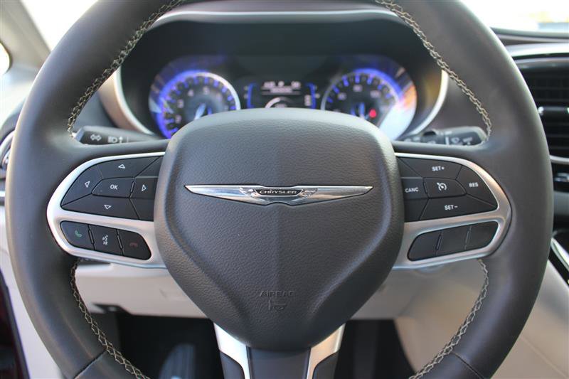 Used 2023 Chrysler Voyager LX image 17