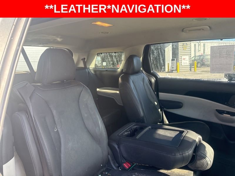 Used 2023 Kia Carnival EX FWD image 8