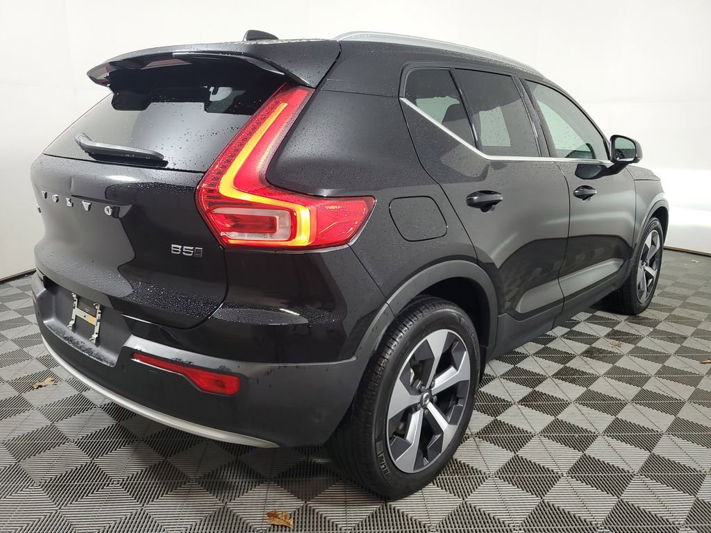 Certified 2023 Volvo XC40 B5 Plus w/ Protection Package Premier image 8