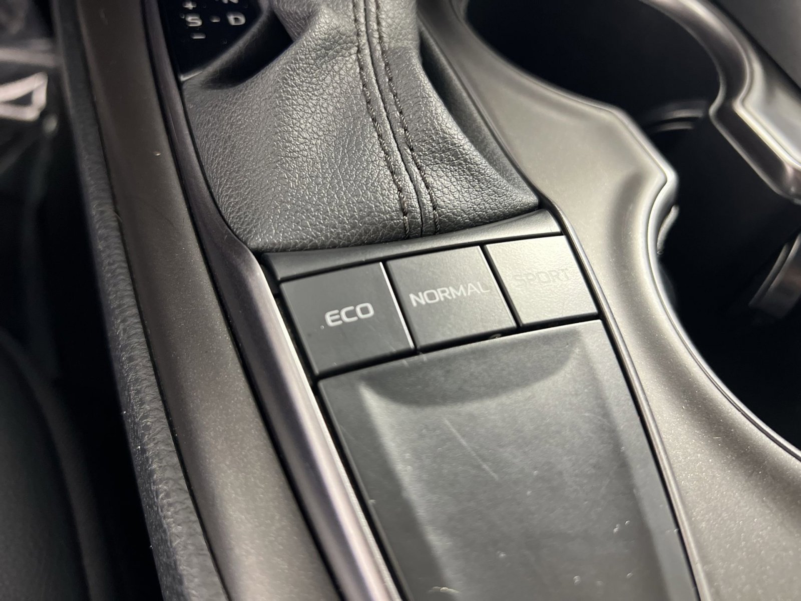 Used 2023 Toyota Camry SE image 32