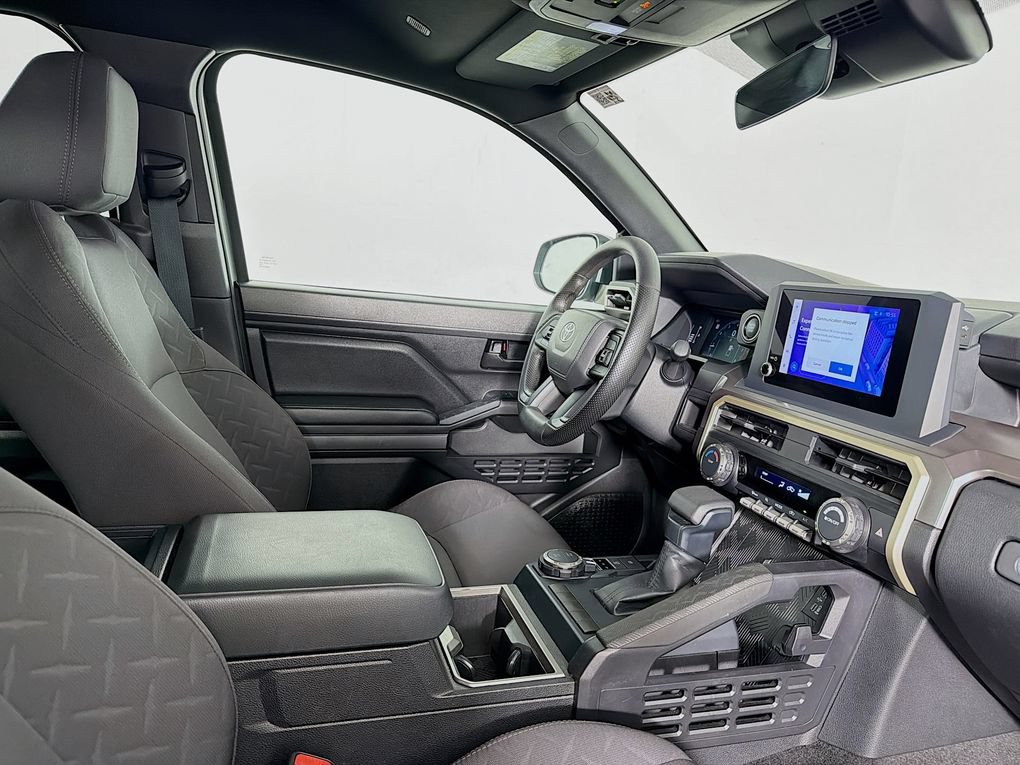 Used 2025 Toyota Tacoma SR5 AWD/4WD image 34