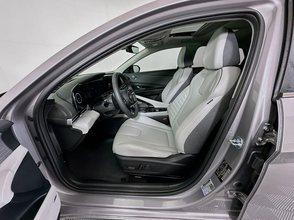 Certified 2025 Hyundai Elantra Limited w/ Cargo Package FWD image 22