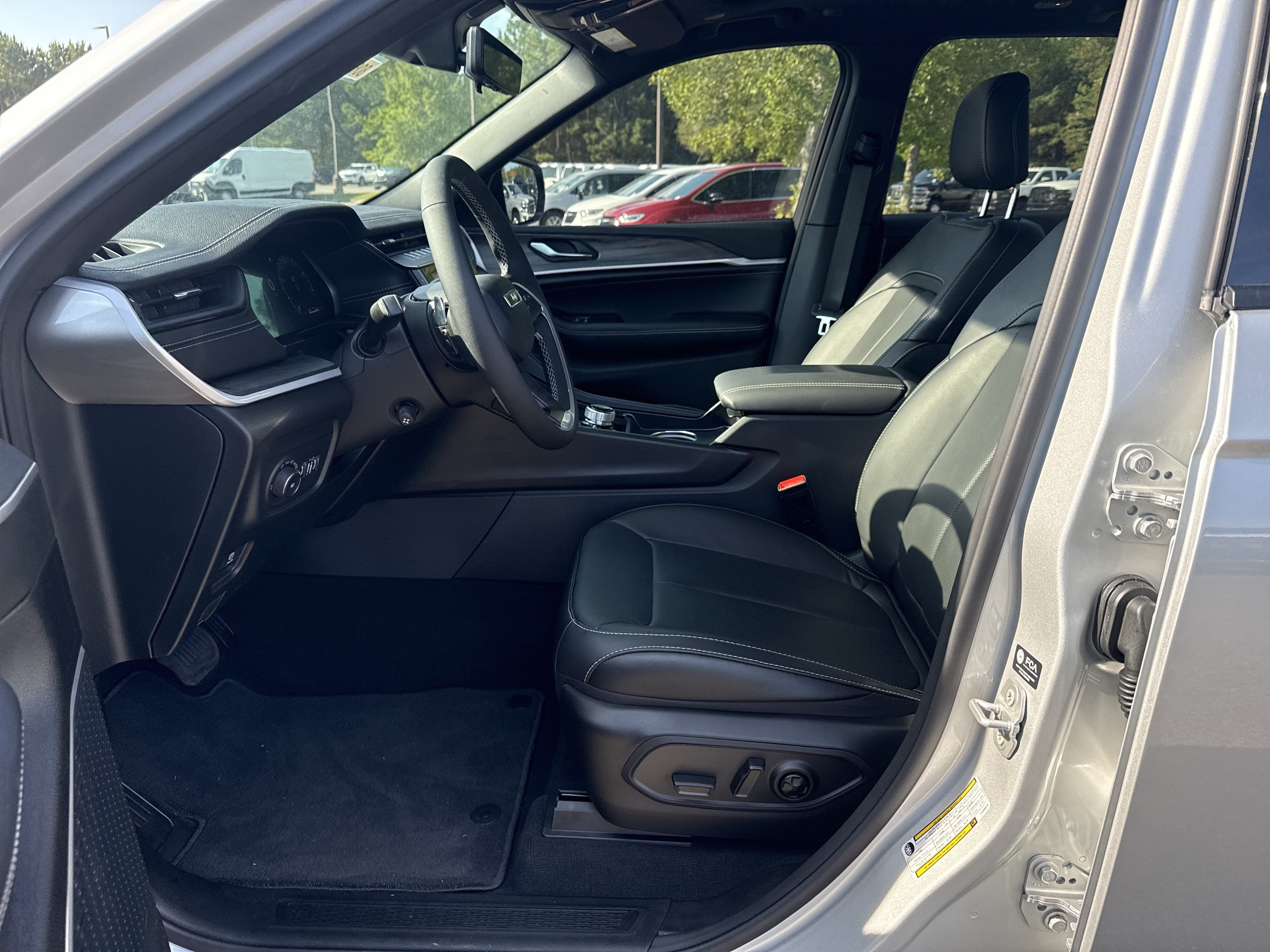 New 2026 Jeep Grand Cherokee Limited AWD/4WD image 9