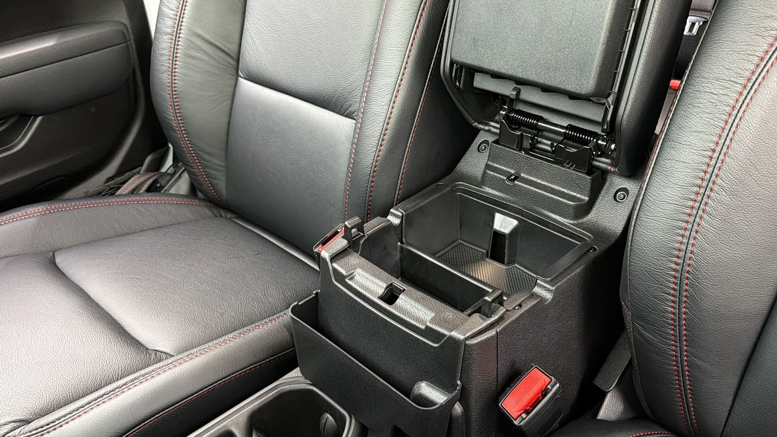 Used 2025 Jeep Wrangler Rubicon w/ Convenience Group image 38