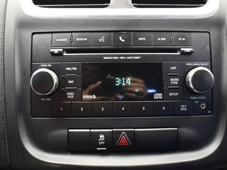 Used 2013 Dodge Avenger SXT image 26