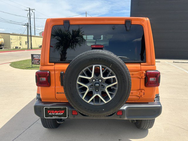 Used 2025 Jeep Wrangler Unlimited Sahara AWD/4WD image 8