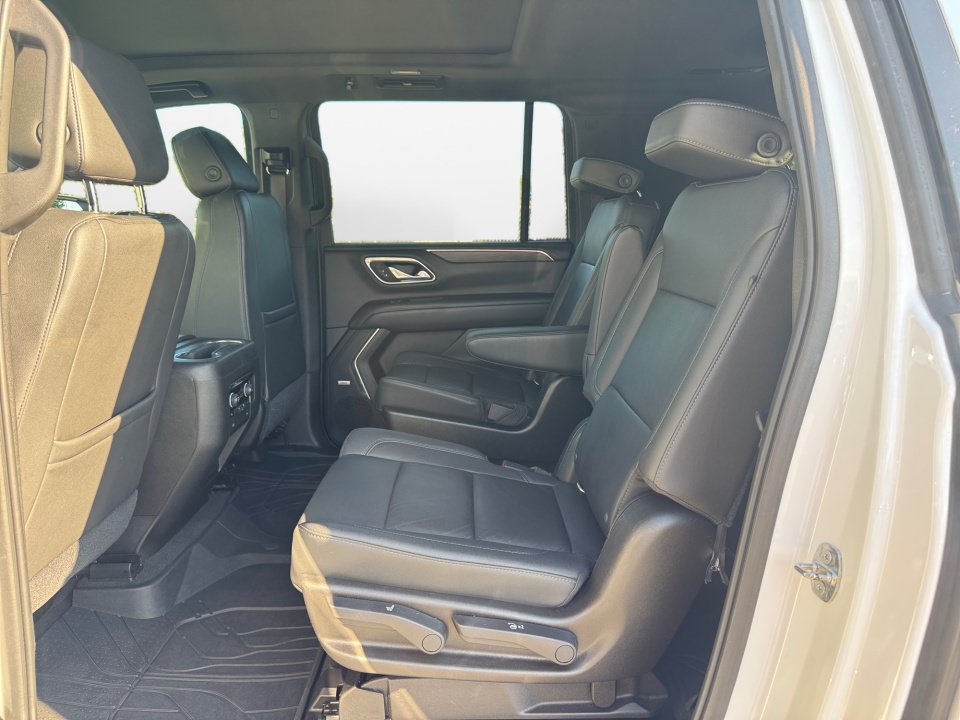 Used 2021 Chevrolet Suburban LT w/ LT Signature Package AWD/4WD image 16