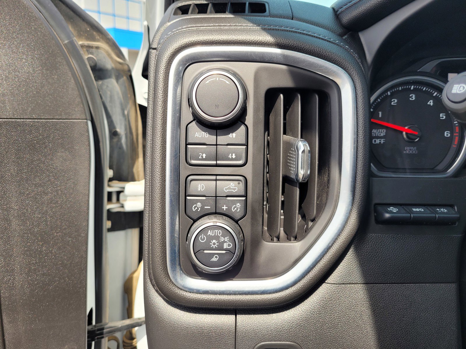 Used 2019 Chevrolet Silverado 1500 High Country w/ Technology Package image 24