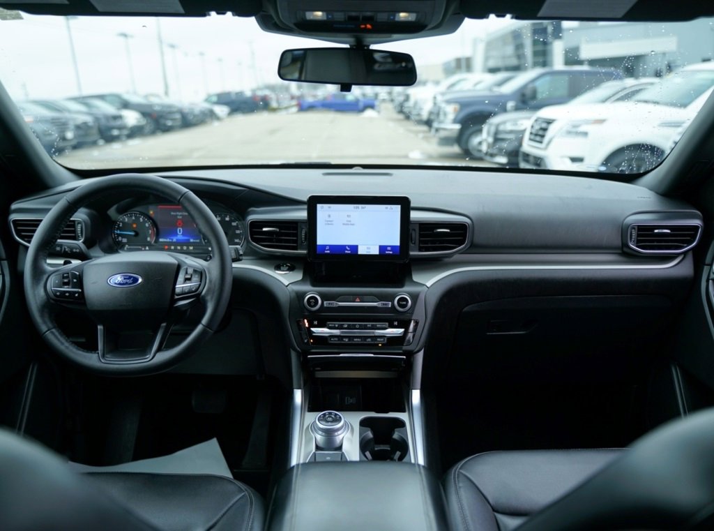 Used 2020 Ford Explorer XLT w/ Equipment Group 202A image 12