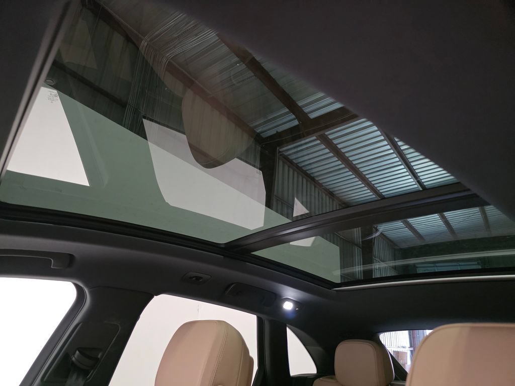 Certified 2026 Porsche Macan AWD/4WD image 35