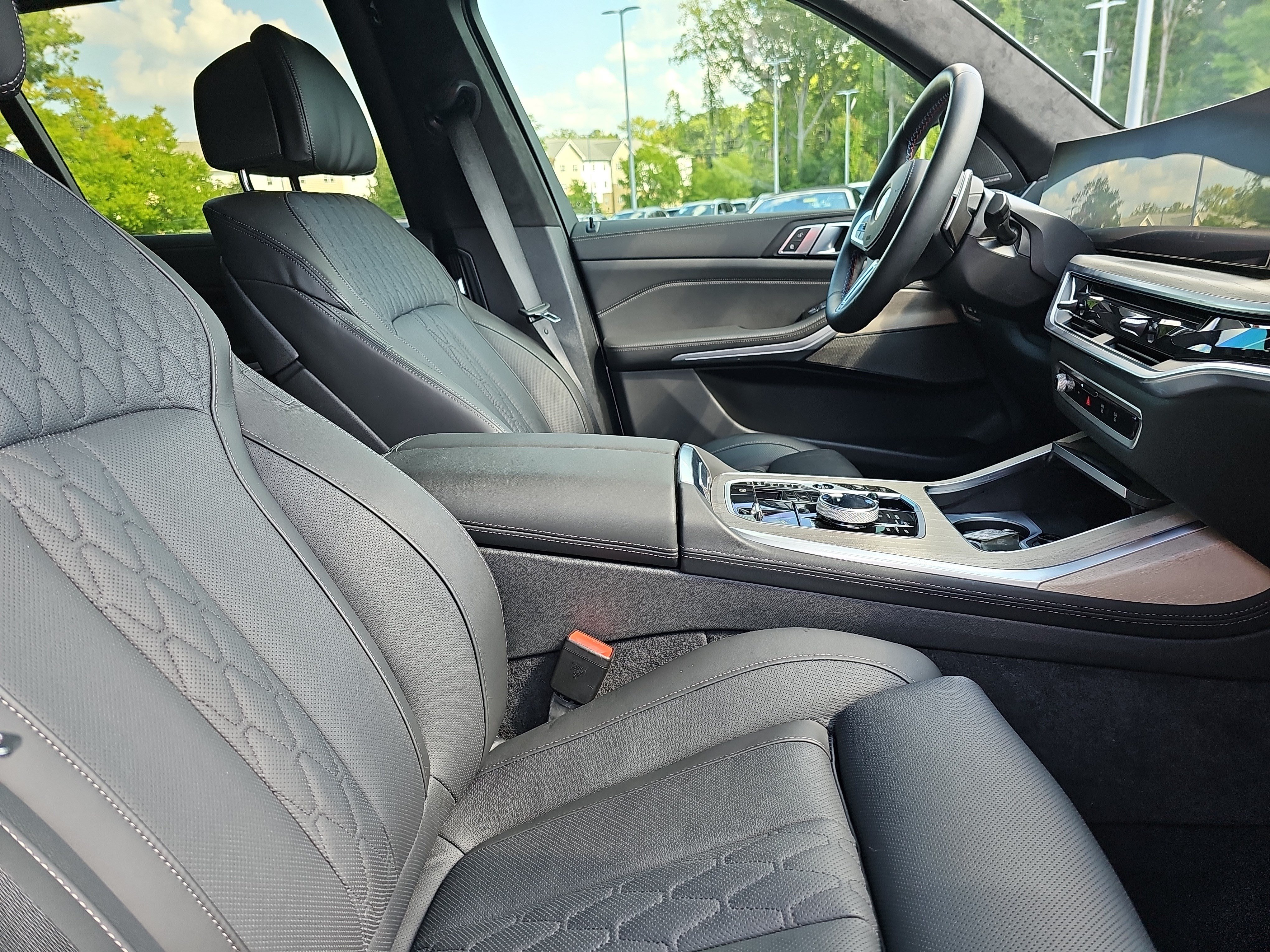 Certified 2025 BMW X7 M60i w/ Executive Package AWD/4WD image 11