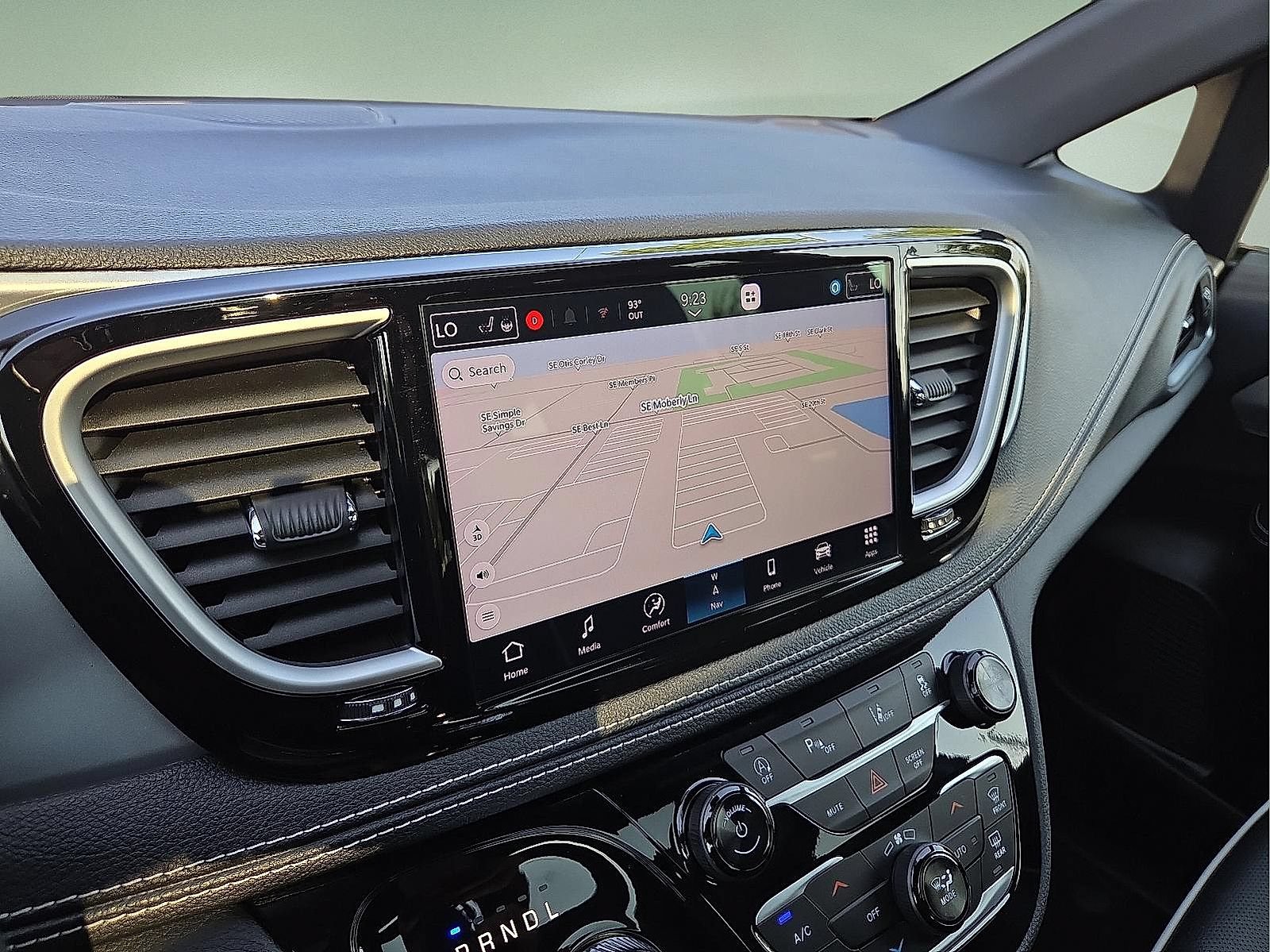 Used 2025 Chrysler Pacifica Limited FWD image 17