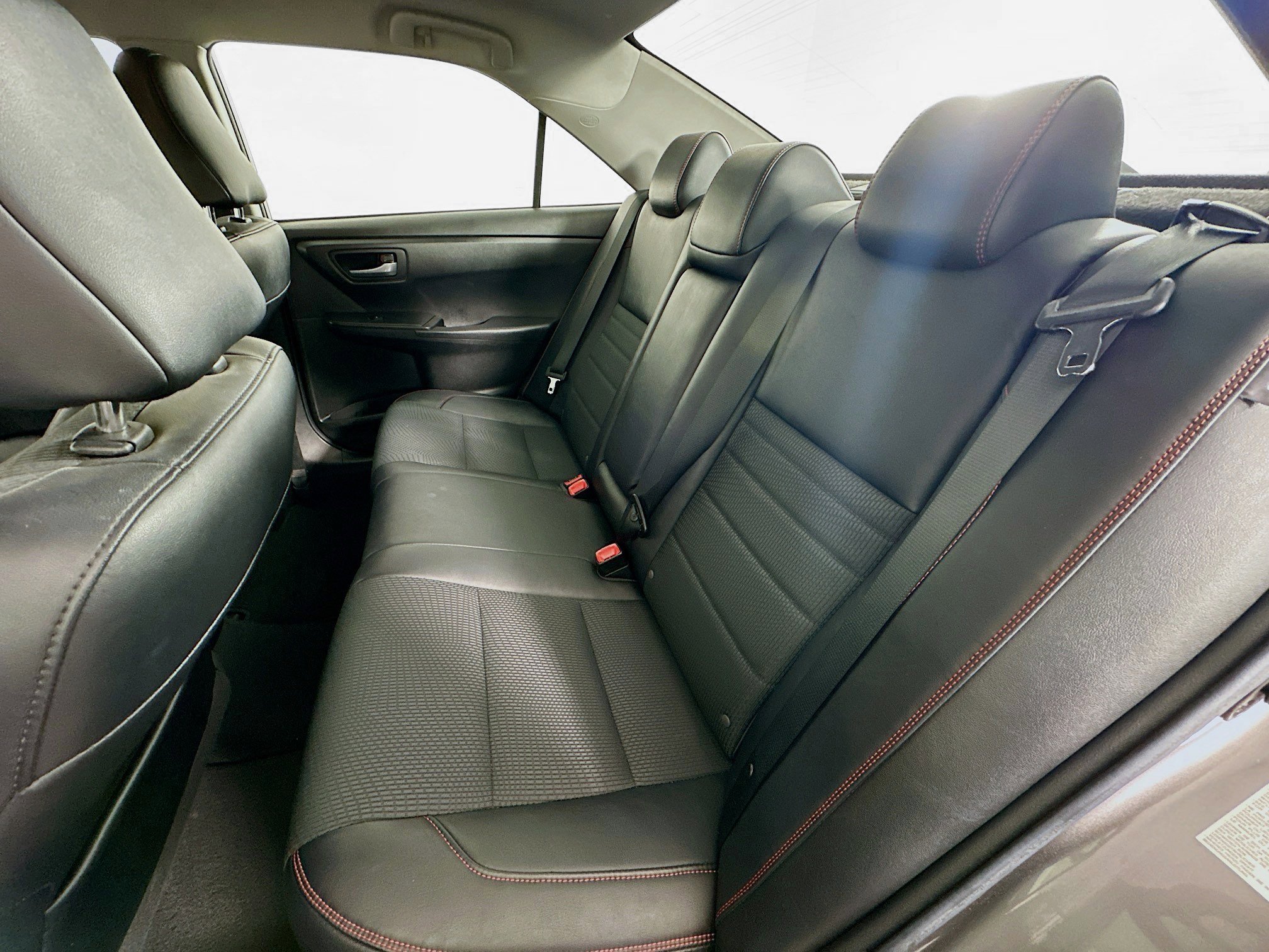 Used 2016 Toyota Camry SE image 24