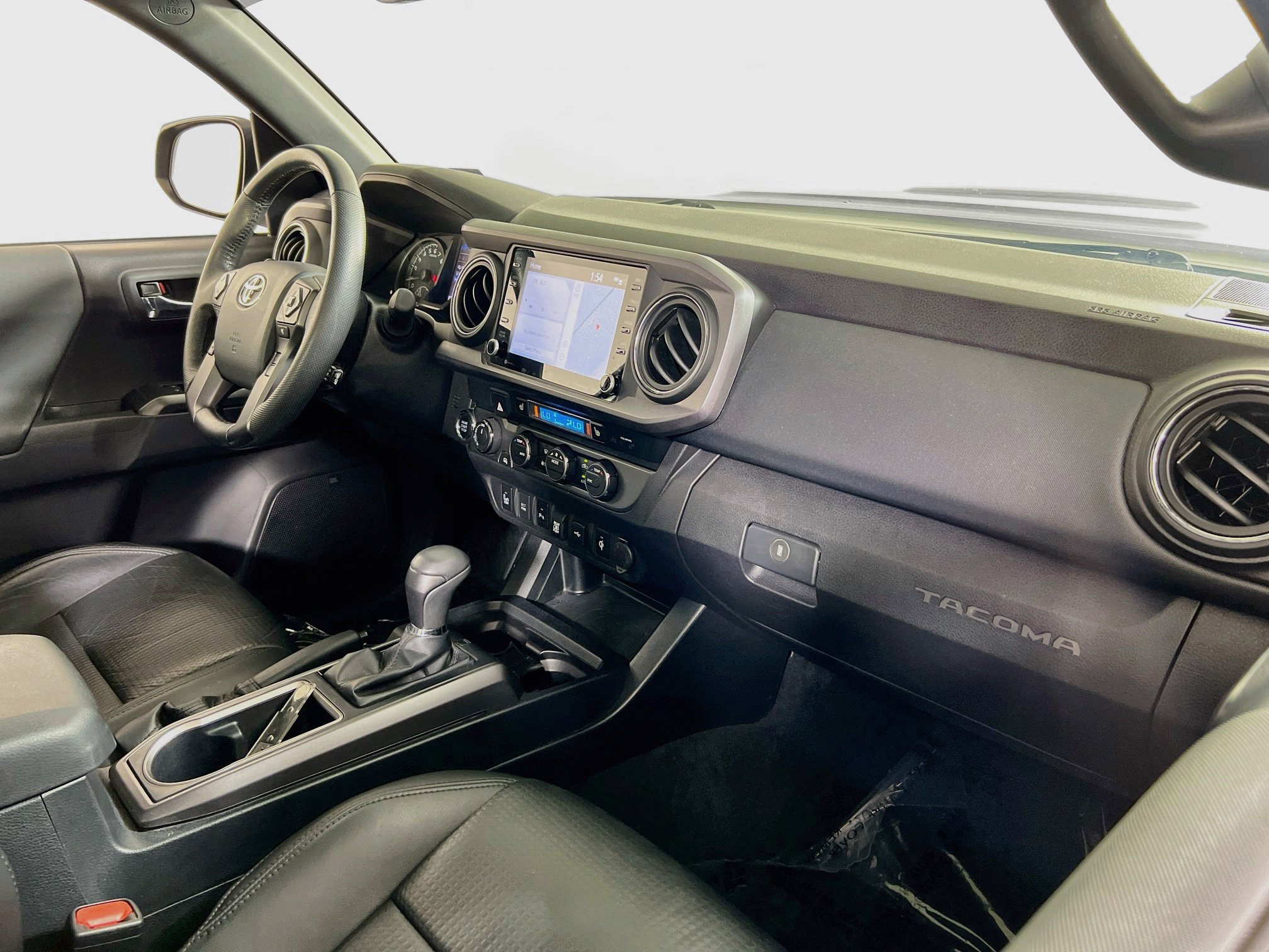 Used 2020 Toyota Tacoma TRD Sport w/ TRD Premium Sport Package AWD/4WD image 28