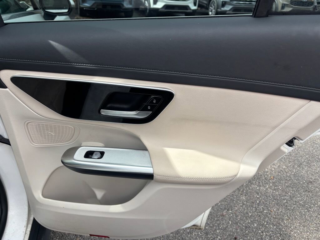 Used 2024 Mercedes-Benz GLC 300 4MATIC image 22