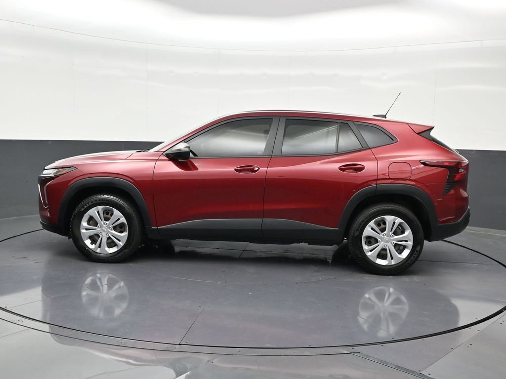 Used 2024 Chevrolet Trax LS FWD image 2