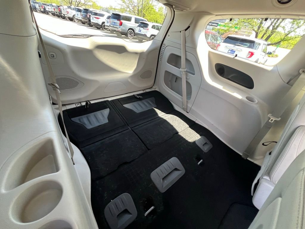 Used 2021 Chrysler Pacifica Touring-L w/ Premium & Safety Sphere Group AWD/4WD image 24