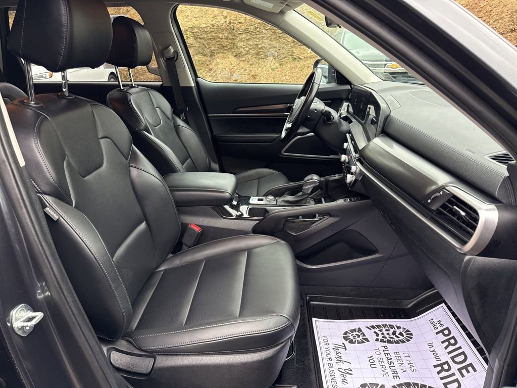 Used 2024 Kia Telluride S image 12