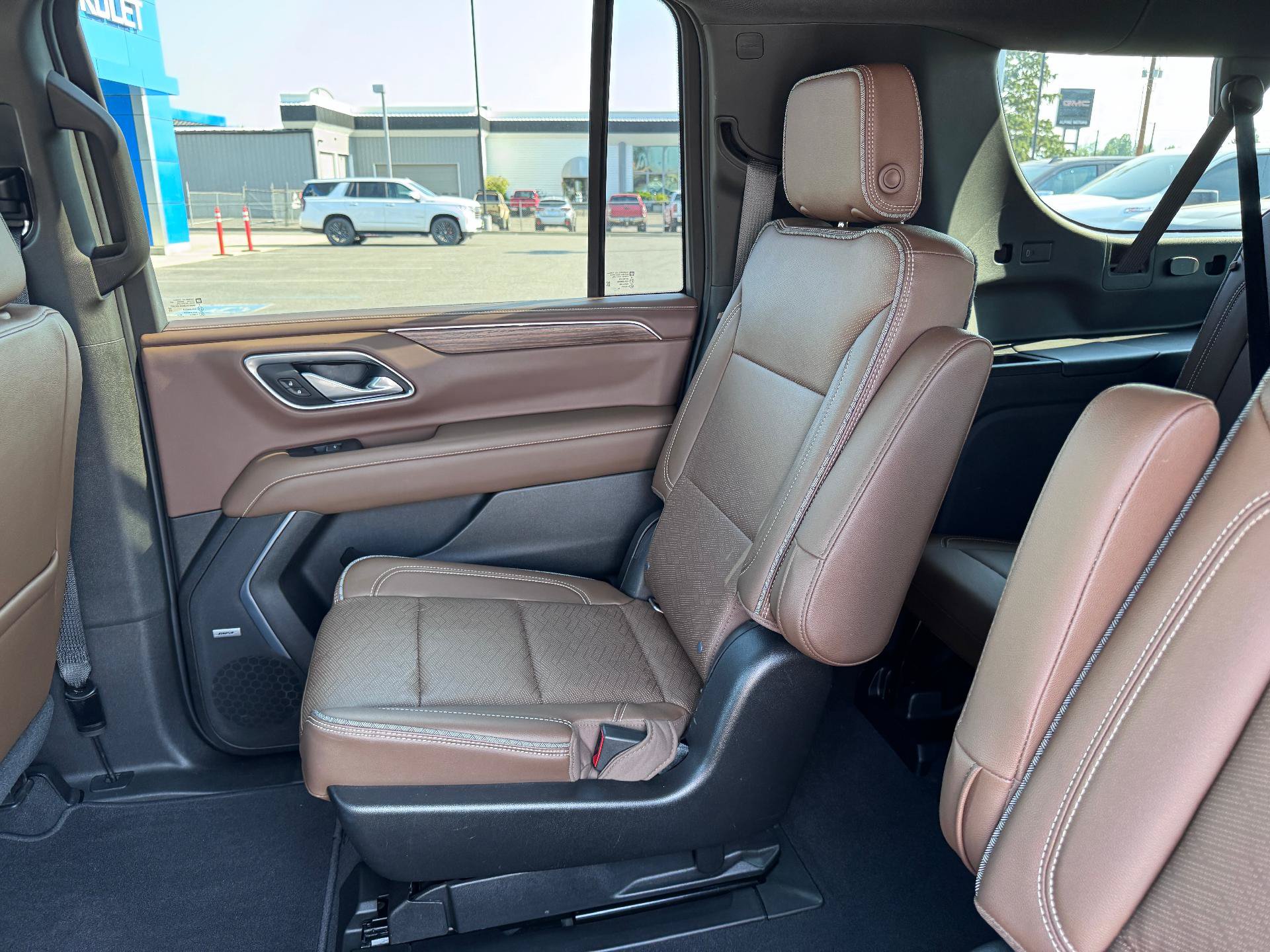 Used 2021 Chevrolet Suburban High Country AWD/4WD image 16