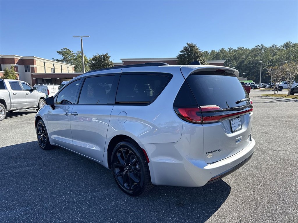 New 2026 Chrysler Pacifica Limited w/ S Appearance Package image 5