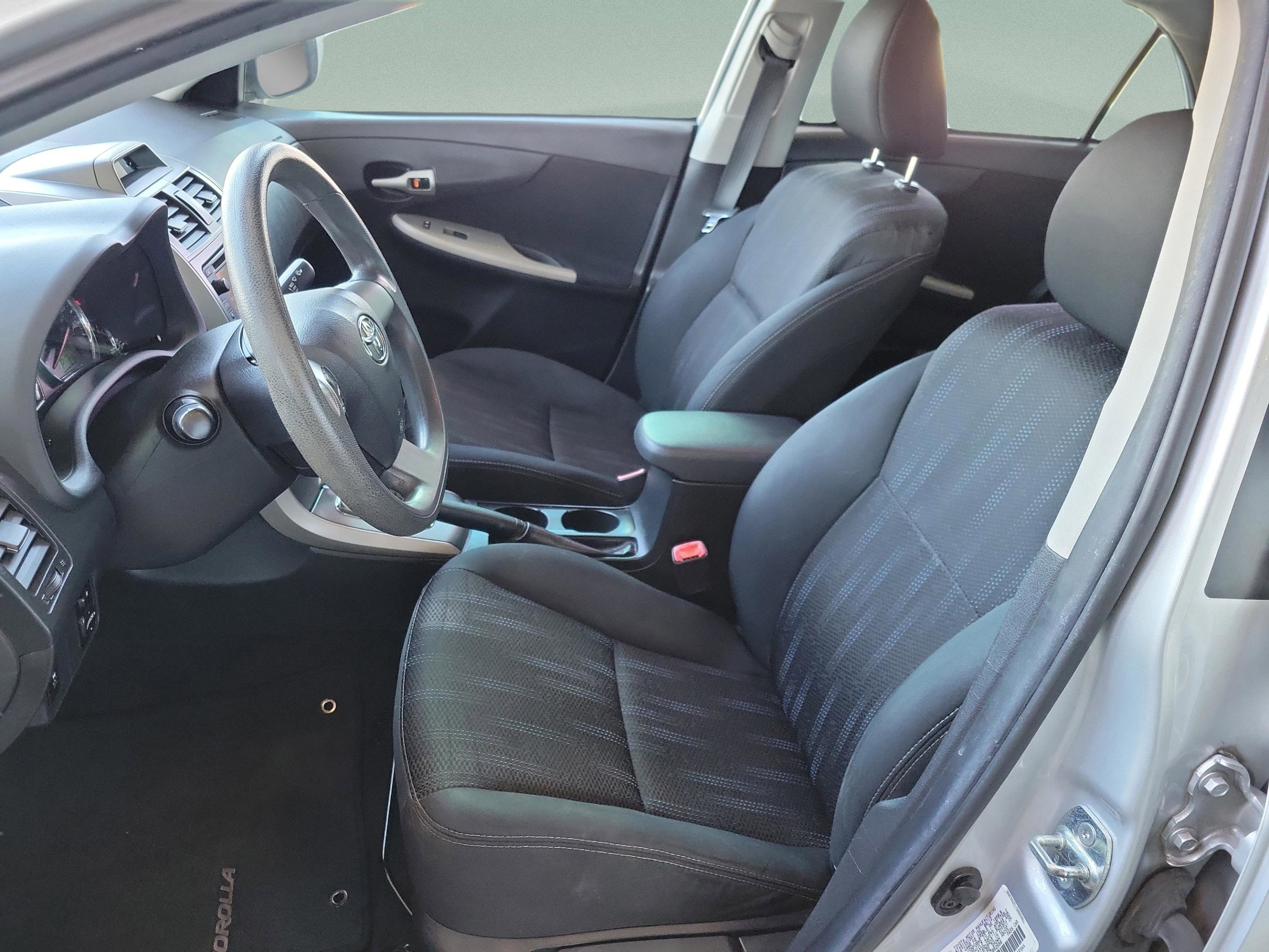 Used 2013 Toyota Corolla S image 23