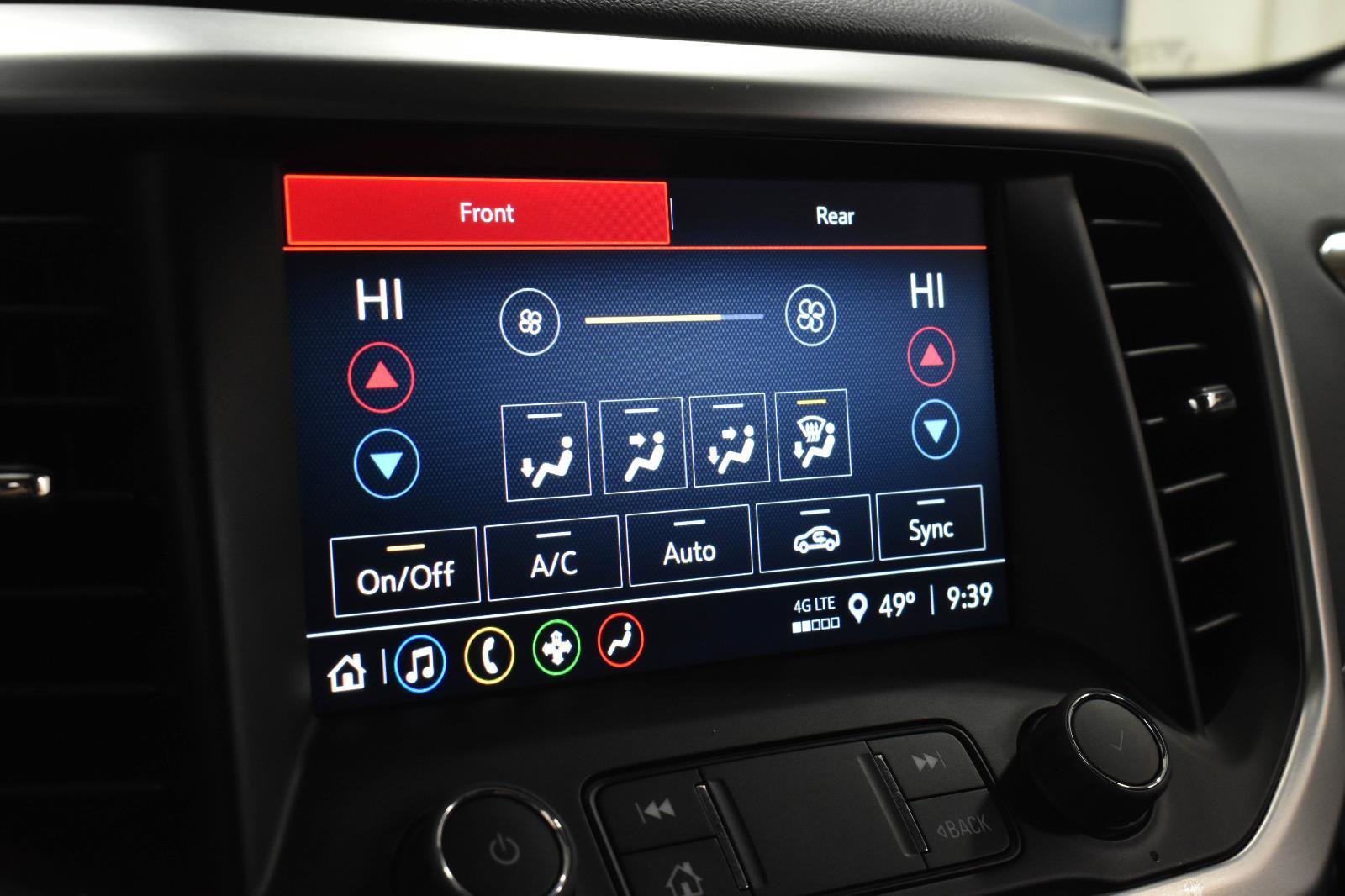 Used 2023 GMC Acadia SLE w/ Driver Convenience Package image 17