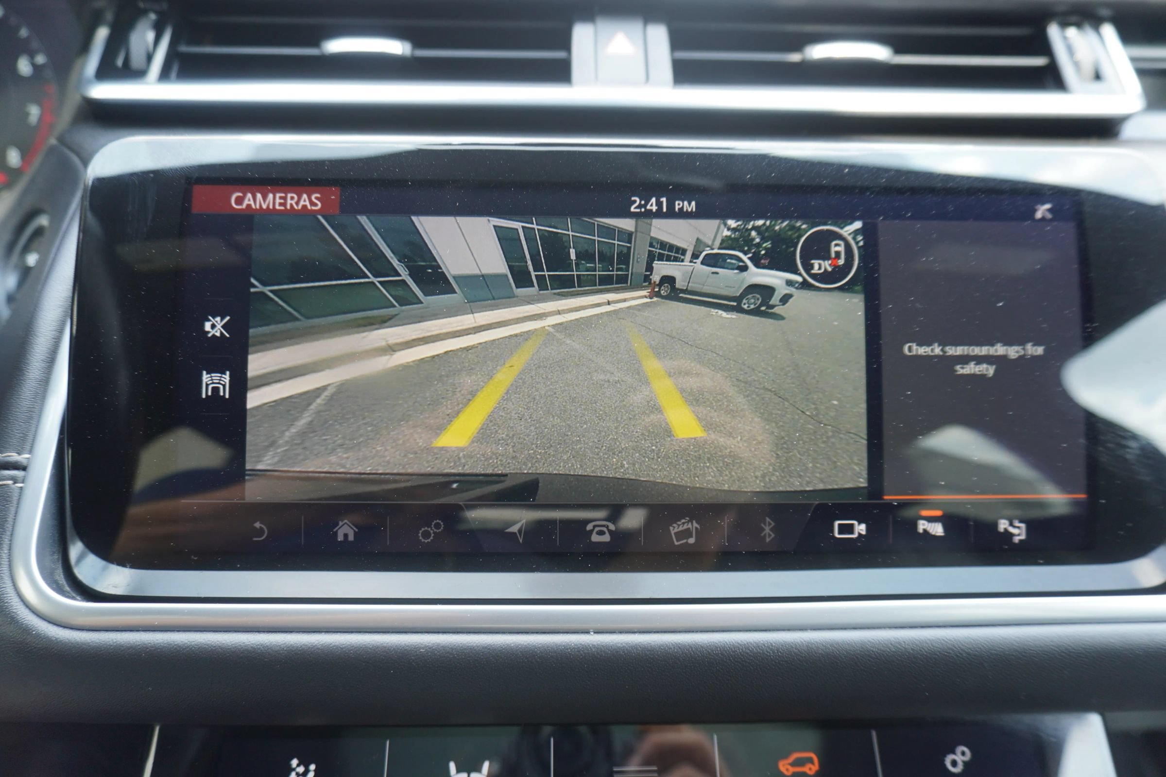 Used 2018 Land Rover Range Rover Velar R-Dynamic HSE AWD/4WD image 14