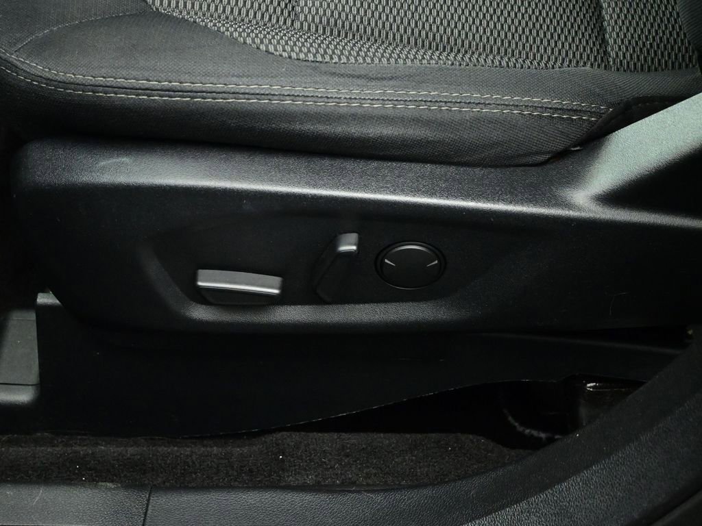 Used 2019 Ford Explorer XLT image 58