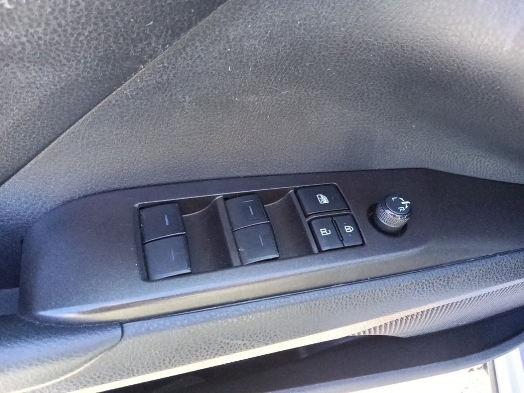 Used 2024 Toyota Camry SE image 12