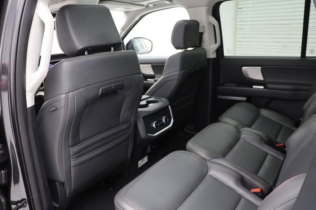 Used 2025 Ford Expedition Active AWD/4WD image 11