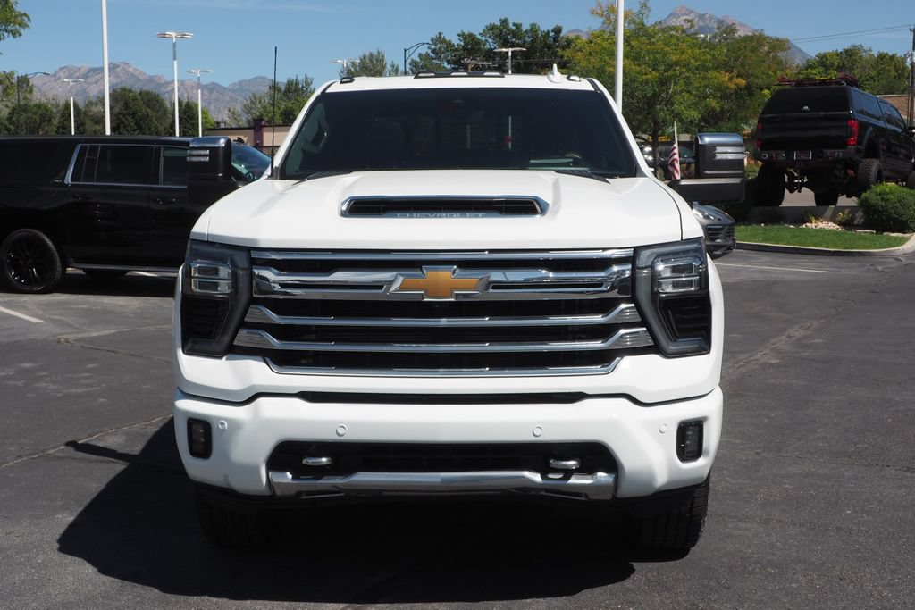 Used 2024 Chevrolet Silverado 3500 High Country w/ High Country Premium Package AWD/4WD image 2