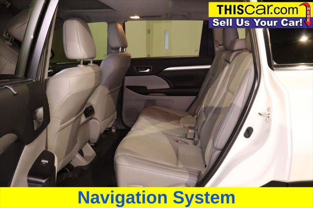 Used 2019 Toyota Highlander XLE FWD image 12
